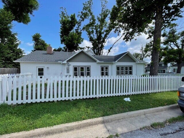 Building Photo - 202 N 6th St
