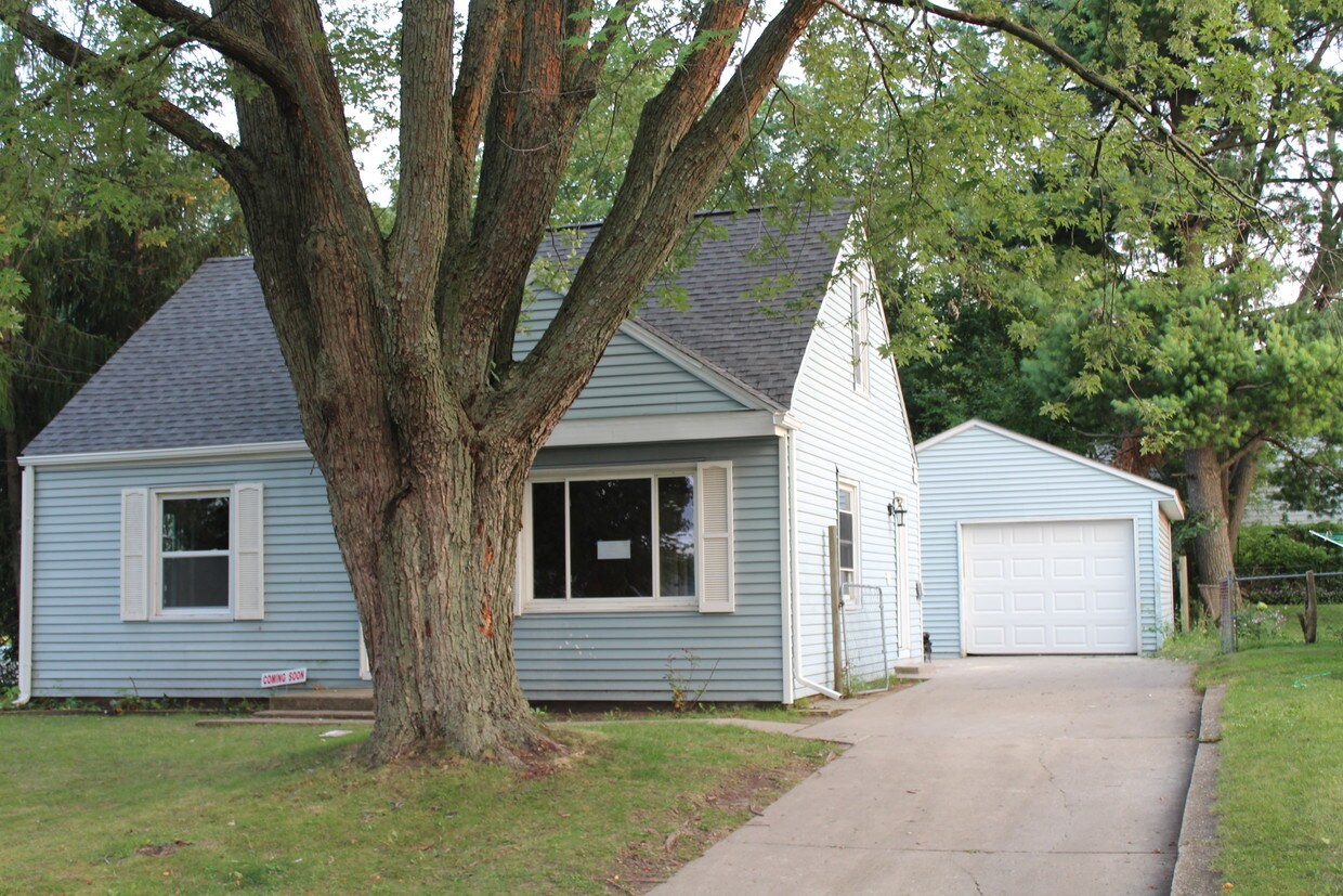 1614 Miller Rd, Kalamazoo, MI 49001 House Rental in Kalamazoo, MI