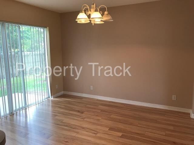 Foto del edificio - 13223 Thoroughbred Loop