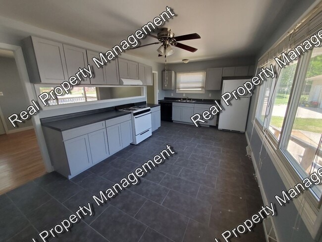 Building Photo - 125 Crestview Ln