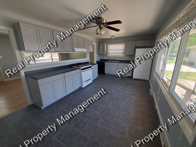 Foto del edificio - 125 Crestview Ln