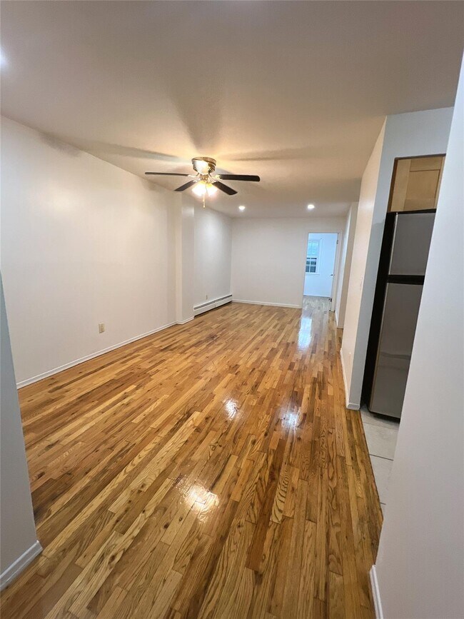 Foto del edificio - 240- 10 68th Ave