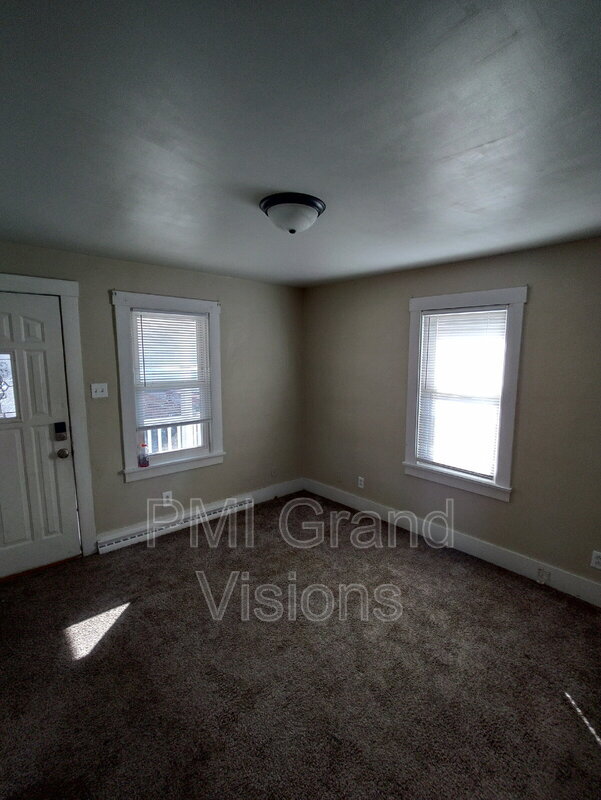 Building Photo - 2506 E Division St