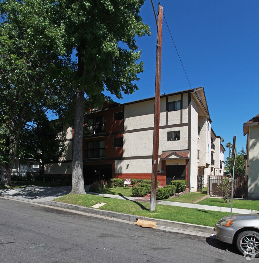 Building Photo - 1166 Elm Ave