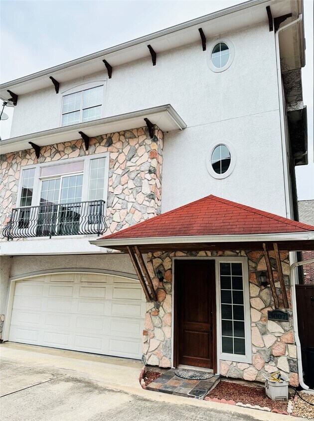 Foto principal - 6324 Fairdale Ln