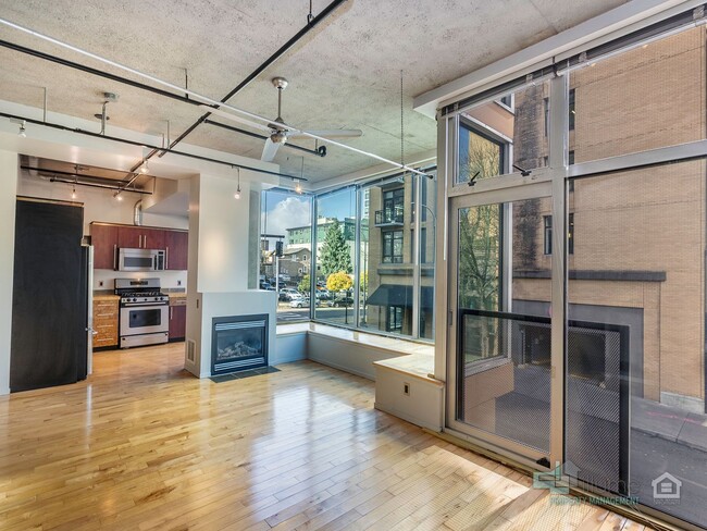 Building Photo - Stylish Urban Studio in the Heart of Downtown Portland