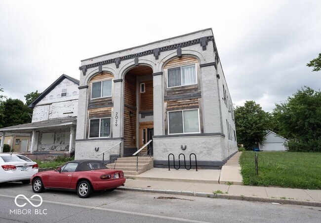 Foto del edificio - 2029 N College Ave