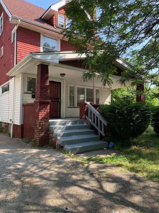 Primary Photo - 11805 Castlewood Ave