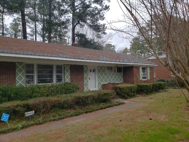 Building Photo - 1111 Greenlawn Dr