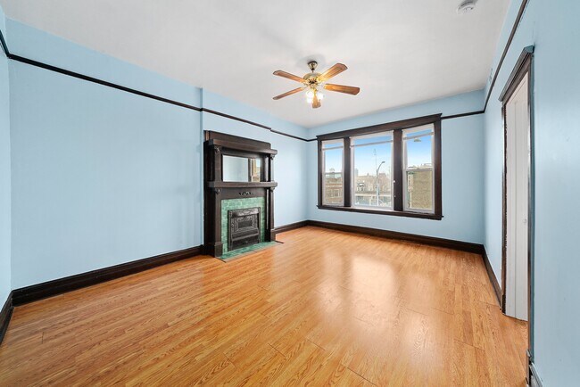 Building Photo - 3422 N Sheffield Ave