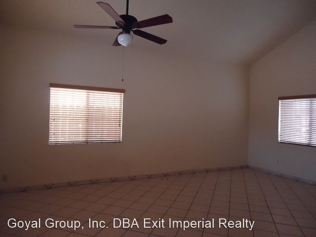 Building Photo - 4 br, 2.5 bath House - 411 Vaquero Trl.