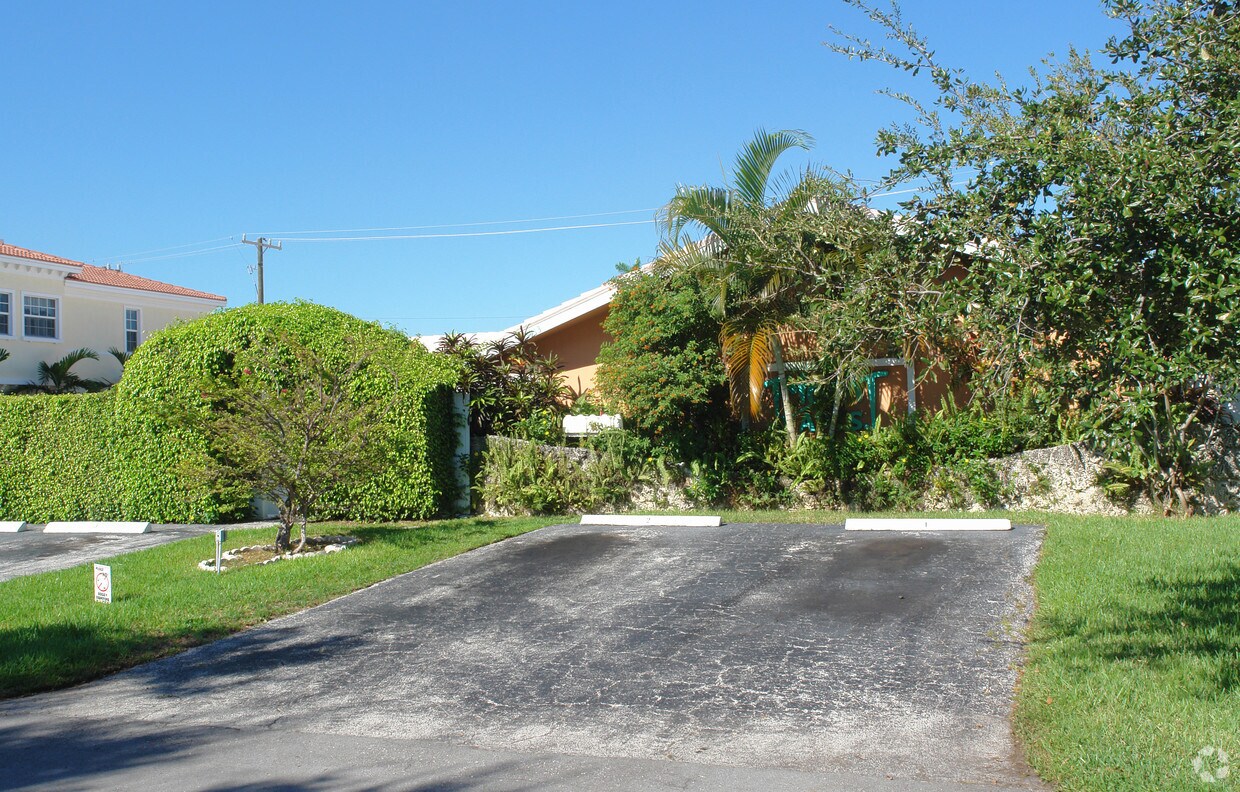 Primary Photo - Trident Apartments