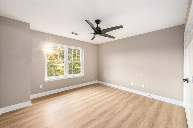 Building Photo - 302 Harbor Cir