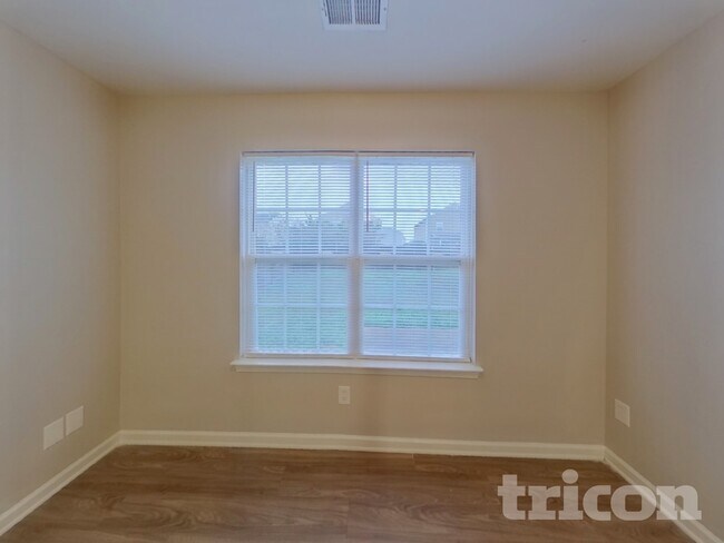 Building Photo - 920 Grass Hollow Ct