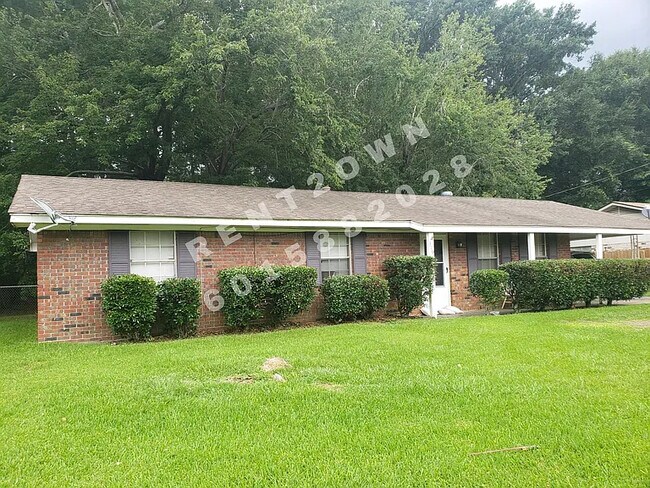 Building Photo - 310 W Ray Dr