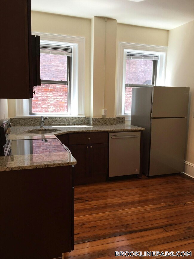 Foto del edificio - 1463 Beacon St