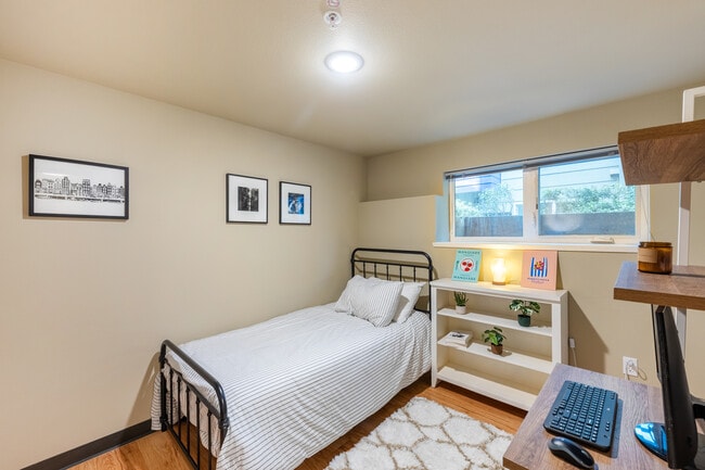 Building Photo - Aubrey Studios