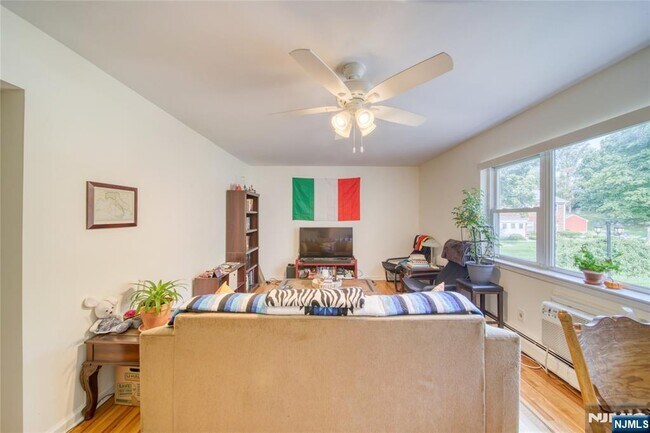 Foto del edificio - 132 Regency Park