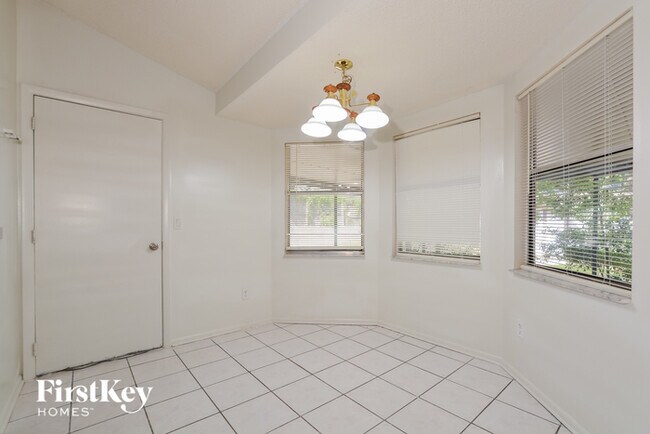 Foto del edificio - 5931 Shore Breeze Ln
