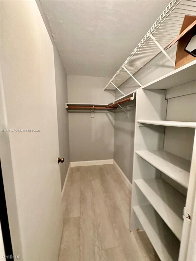 Building Photo - 2 br, 2 bath Condo - 7801 Abbott Ave Apt 405