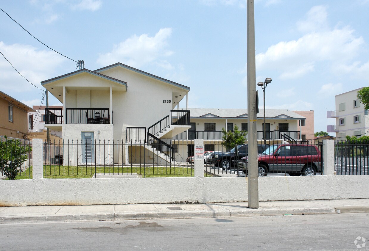 Building Photo - 1235 NW 3rd St