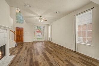 Building Photo - 10840 Sycamore Dr N
