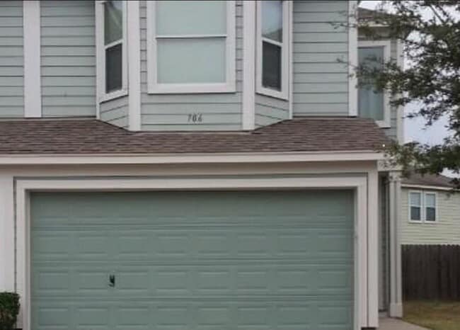 Foto del edificio - 706 Woodport Ln