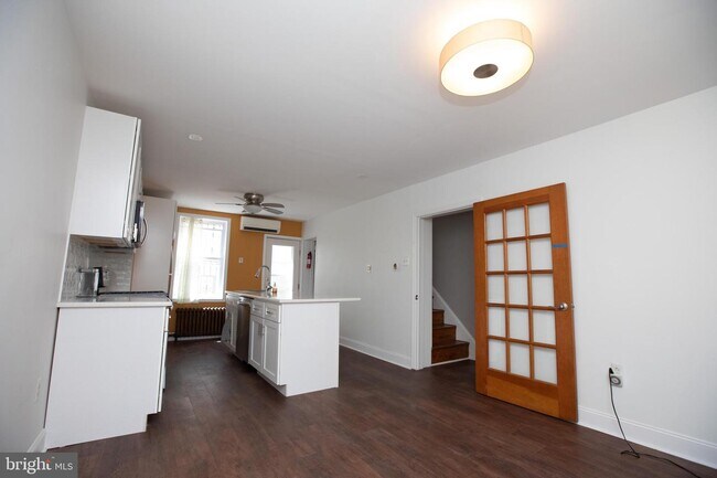 Building Photo - 906 League St