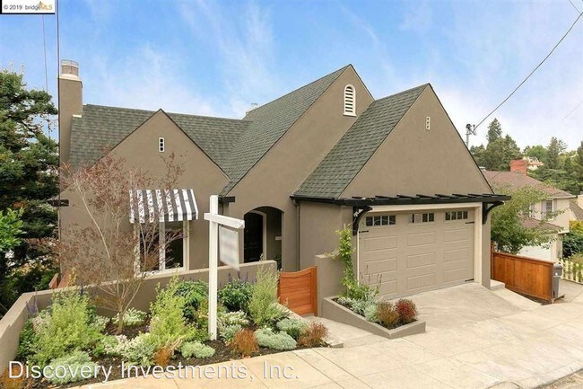 Foto del edificio - 1043 Norwood Ave