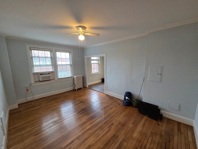 Foto del edificio - 3010 Wisconsin Ave NW