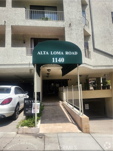 Building Photo - 1140 Alta Loma Rd