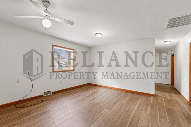 Foto del edificio - 316 W 6th Ave