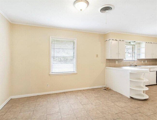 Building Photo - 123 Tanglewood Dr