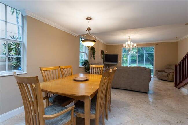 Building Photo - 1402 Veracruz Ln