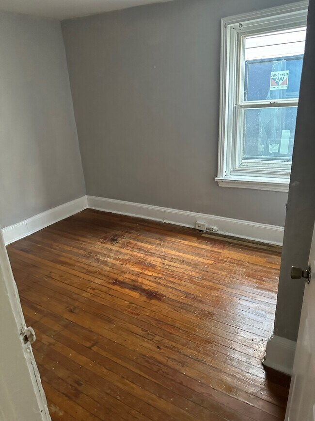 Building Photo - 4686 Hawthorne St