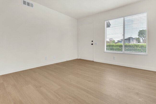 Foto del edificio - 819 Silver Fir Rd