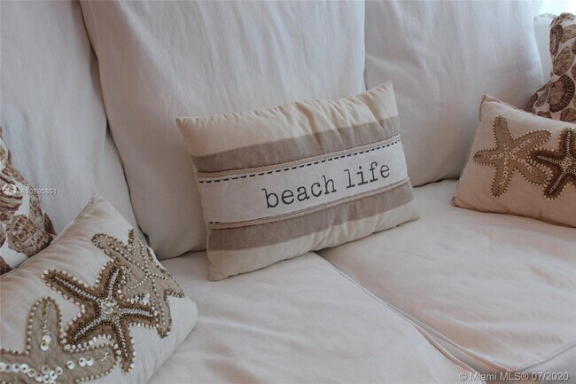 Building Photo - 300 Sunrise Dr