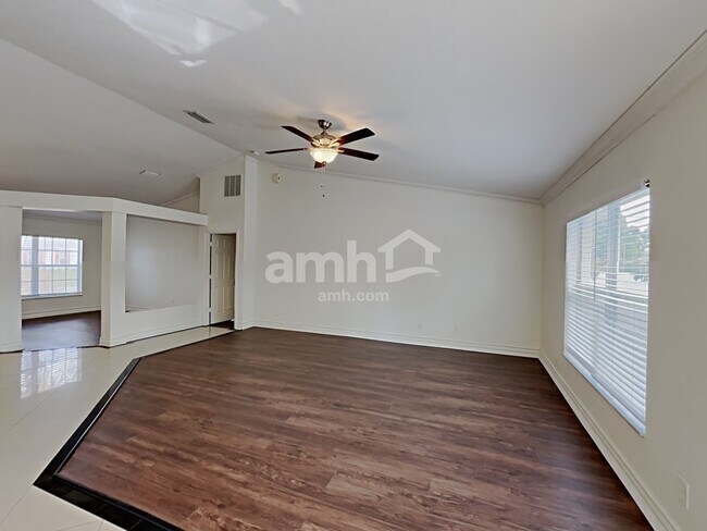 Foto del edificio - 286 SW Statler Ave