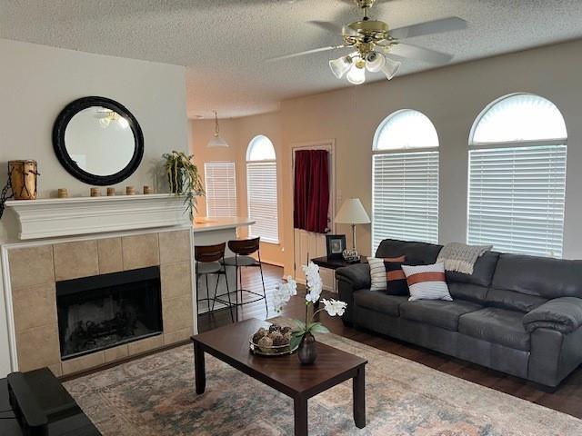 Foto del edificio - 8504 Saffron Dr