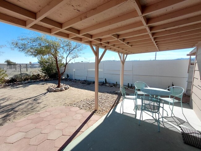 Foto del edificio - Cozy 3 Bed / 1 Bath Home with Open Space & Privacy – Ocotillo, CA