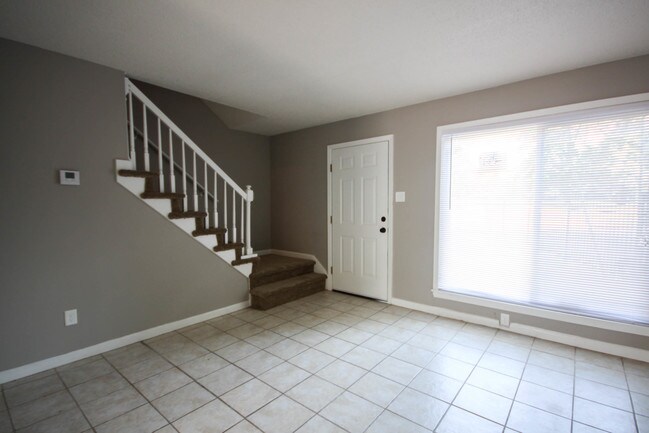 Building Photo - 645 Spottswood Manor Drive