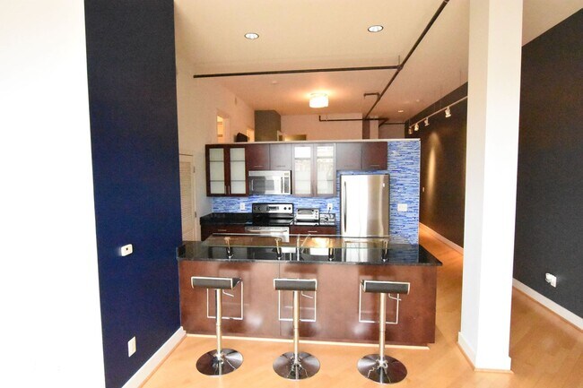 Foto del edificio - Unbeatable location, Contemporary 1 BD 1.5 BA in Adams Morgan with PARKING and balcony!!