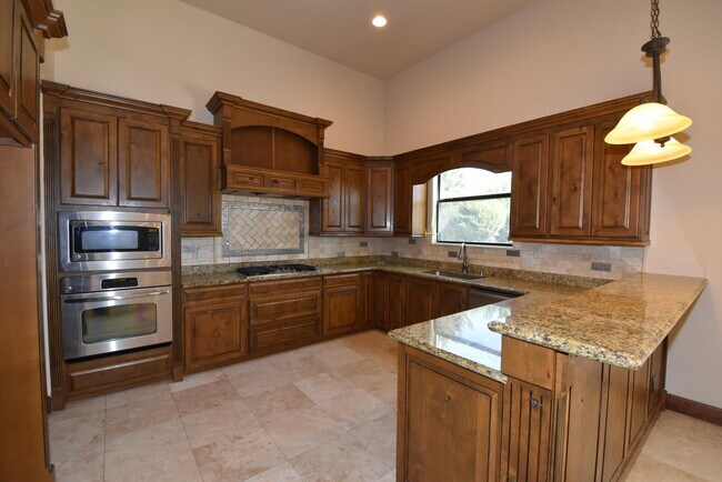 Building Photo - 6264 Wildwood Ct