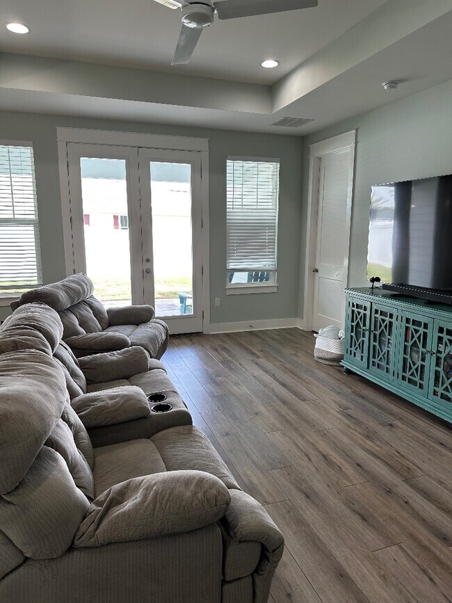 Foto del edificio - 409 Mill Point Ln