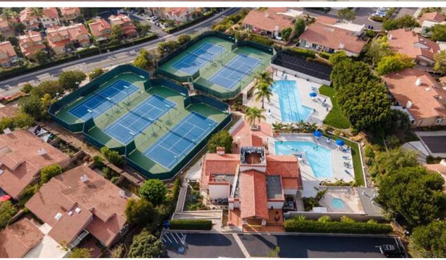 Club house - 1490 Caminito Solidago