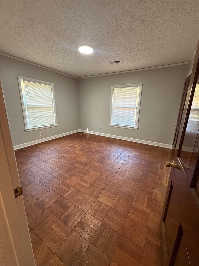 Foto del edificio - 3443 Barron Ave