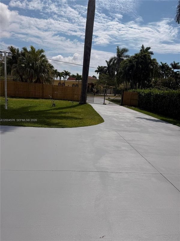 Building Photo - 14240 S Biscayne River Dr
