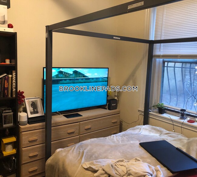 Foto del edificio - 352 Riverway