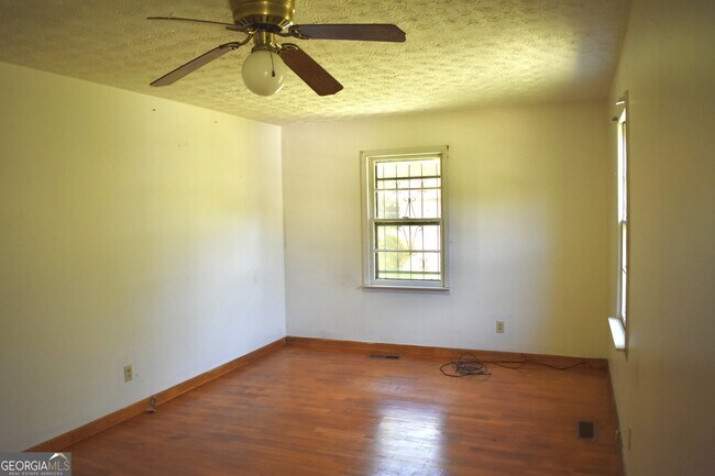 Building Photo - 148 Upson St