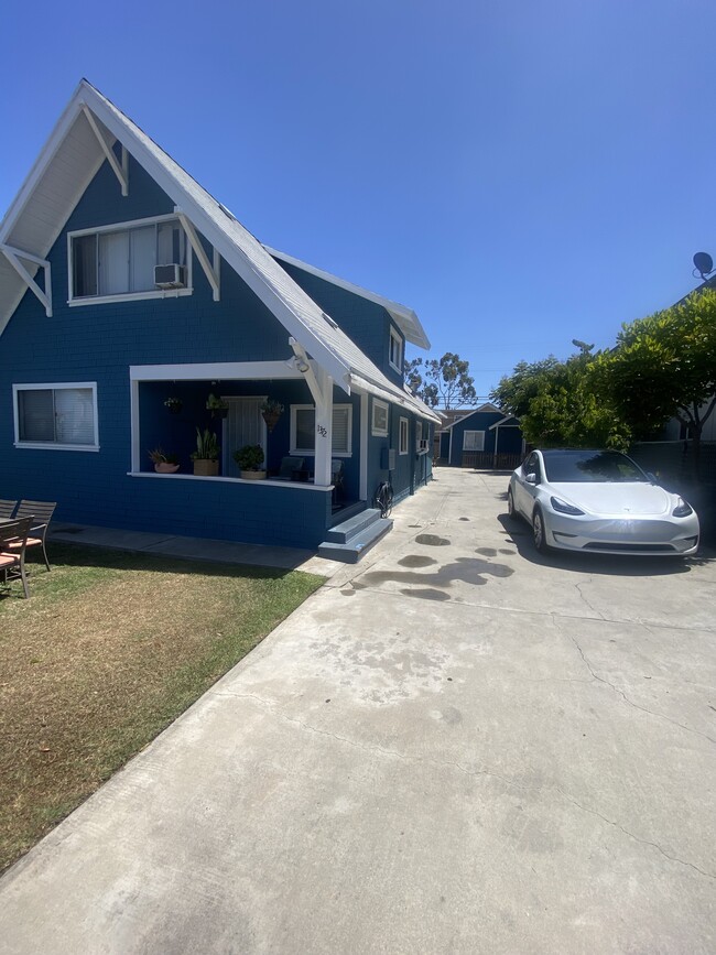 Building Photo - 1372 Gaviota Ave